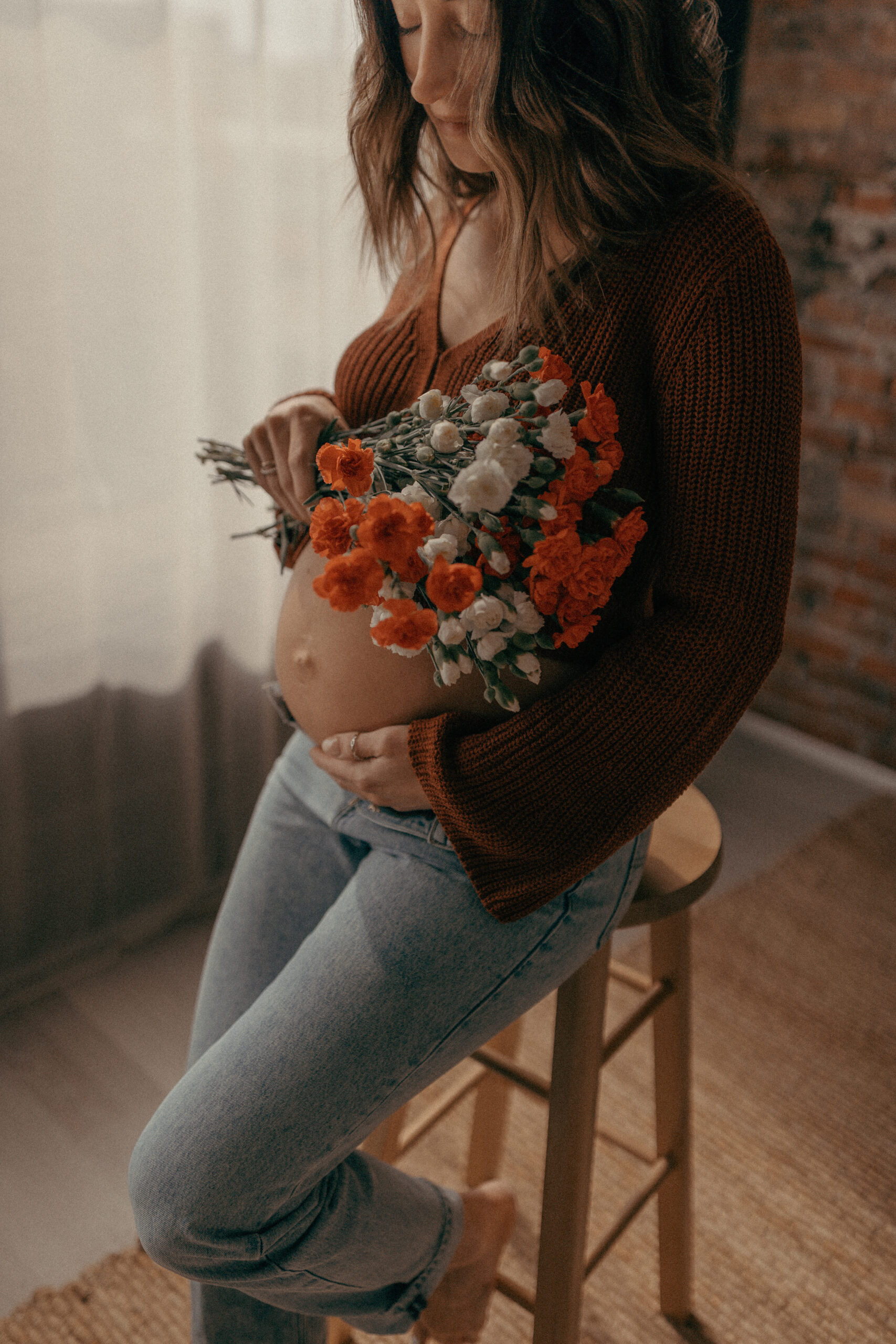 maternity photo shoot green bay wisconsin studio 1887 brick room